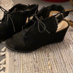 Black high heel shoes.